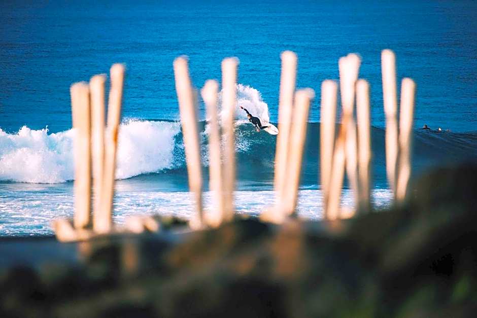 SALT LIPS - Azores Surf Experience