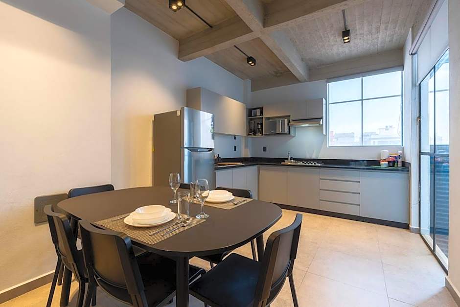 P502 Rooftop views 33drm 2bath AC