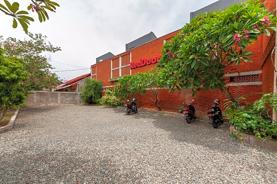 RedDoorz Syariah near Banda Aceh Convention Hall