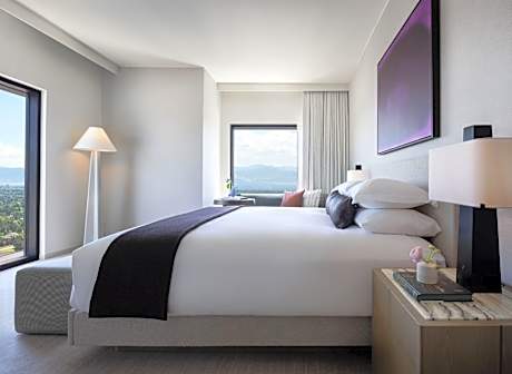 Premium King Corner Room with Mountain View