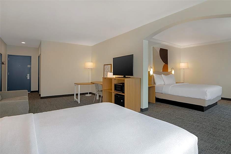 Photo 1 of 1 of 2 Queen Beds Suite