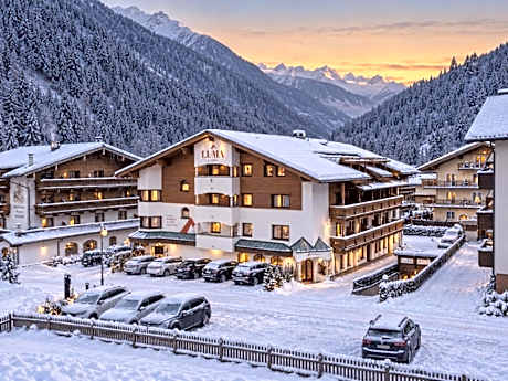 LUMA Stubai Aparthotel - Skibus zum Gletscher direkt vor der Tür