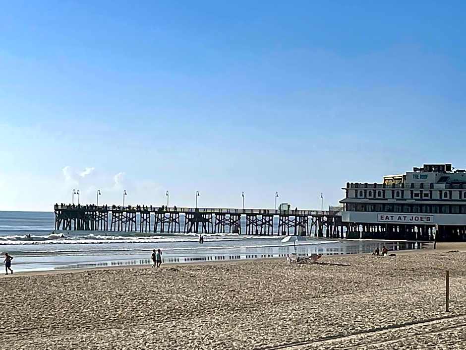 3rd Floor Balcony Beach View Studio Condo in the Beach Club
