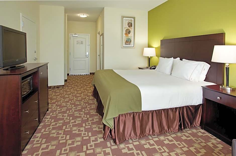 Holiday Inn Express Hotel & Suites Kansas City Sports Complex By IHG