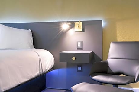 Glen Capri Inn & Suites