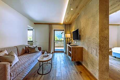 Deluxe Suite with Spa Bath