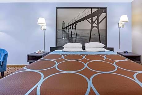 King Studio Suite with Exterior Entrance - Non-Smoking