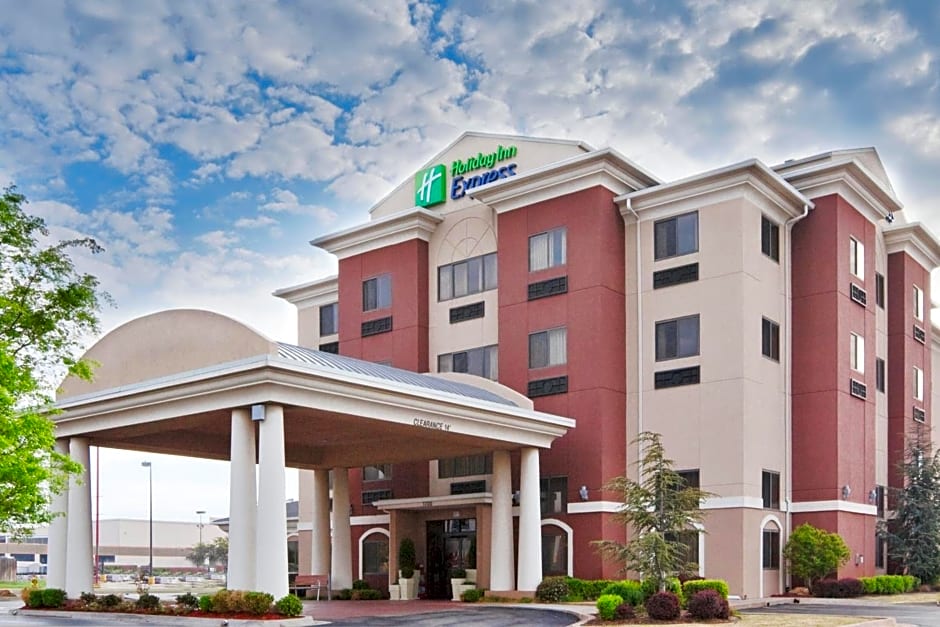 Holiday Inn Express & Suites Midwest City, an IHG Hotel