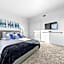 Beverly Hills Penthouse 2 BR Apt with Parking 407