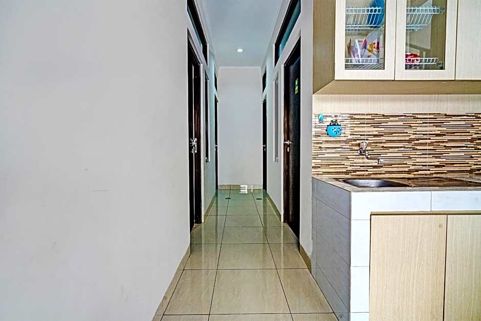 OYO 92556 Jkk Sweet Room