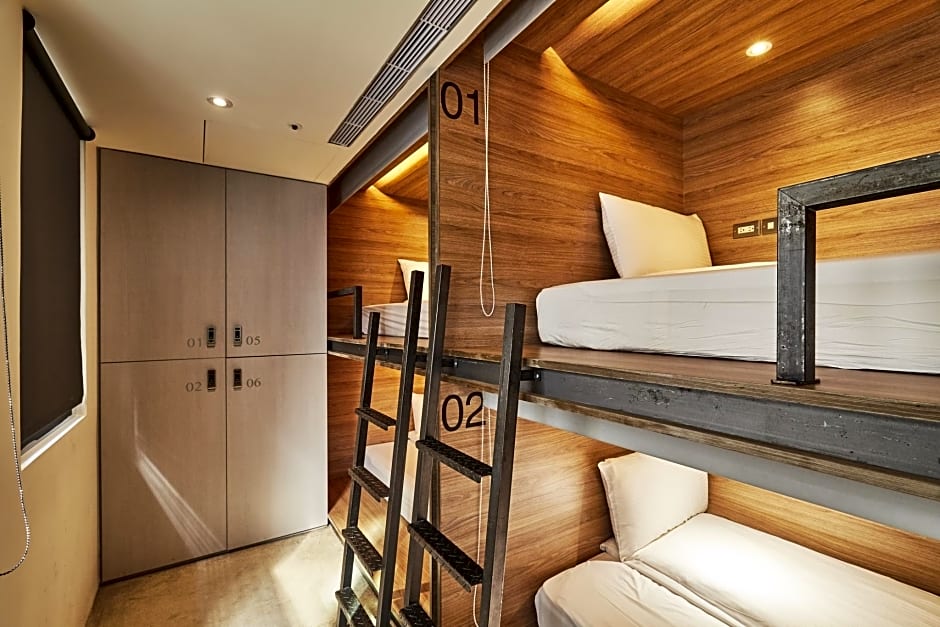 Bouti City Capsule Inn