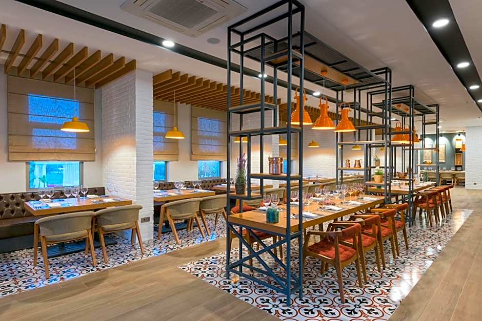 Novum Garden Side Hotel