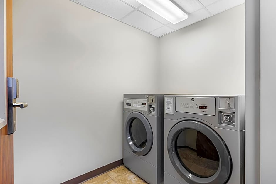 Quality Inn & Suites Monterey I-40