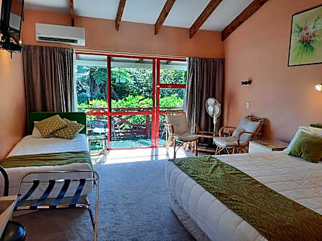 Apartment with Garden View