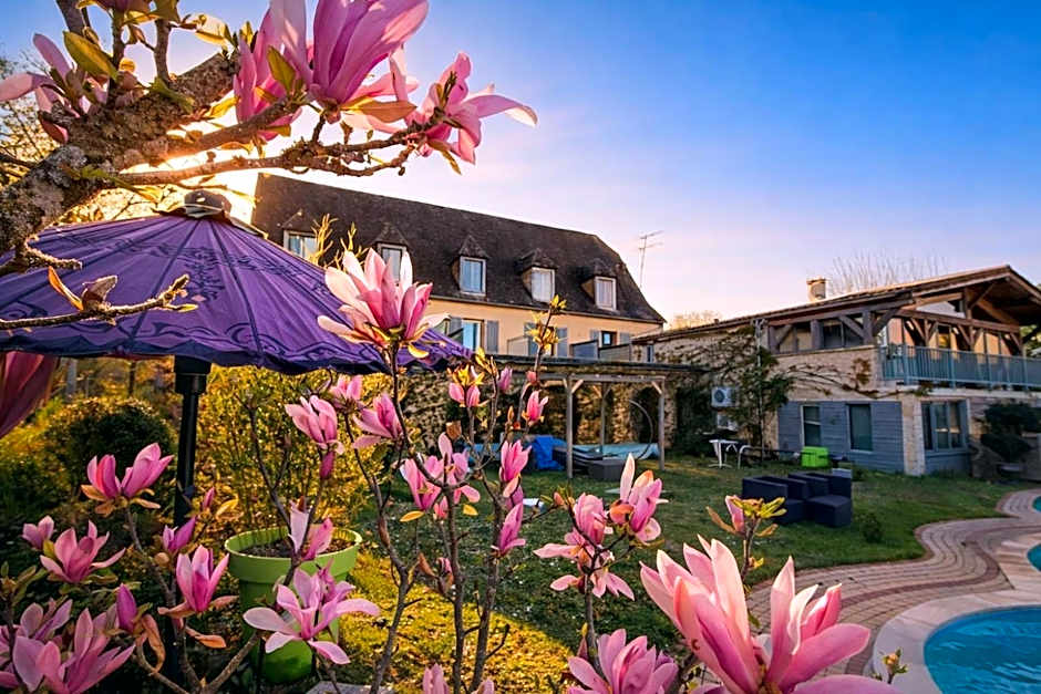 Hôtel Bien-Être Aux Cyprès de Marquay-Calme et élégance-Laissez-vous porter par une ambiance chaleureuse où chaque instant compte-Découvrez un havre de paix où nature et confort se marient pour vous offrir une expérience unique- Réservez dès aujourd'hui !