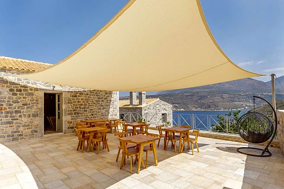 Trapela Limeni Luxury Suites