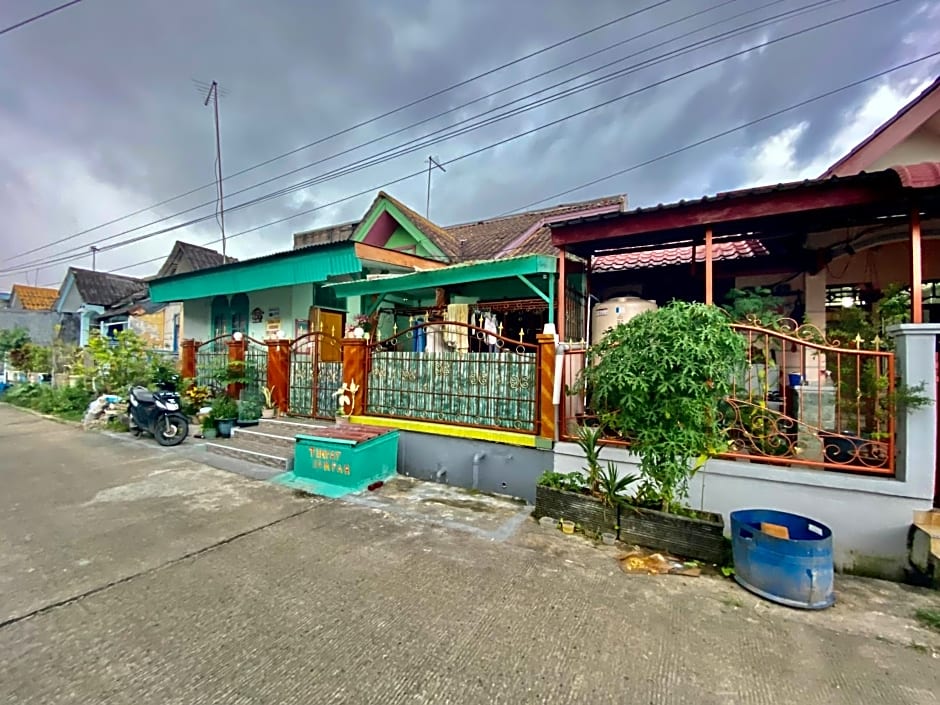 SPOT ON 92115 Homestay Bude Sri