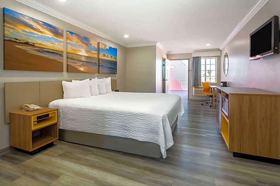 Days Inn by Wyndham Santa Monica