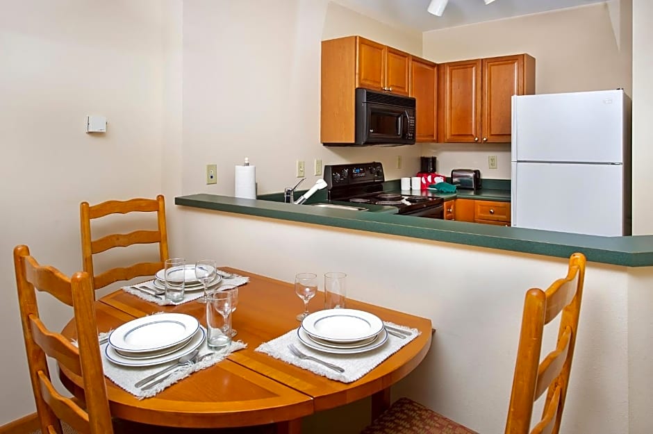Zephyr Mountain Lodge
