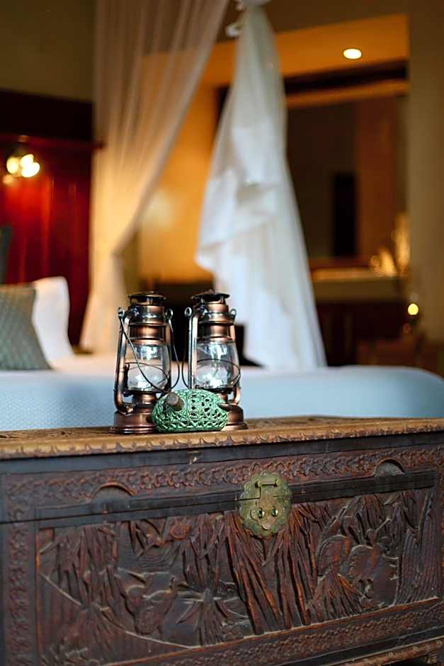 Ivory Wilderness River Rock Lodge