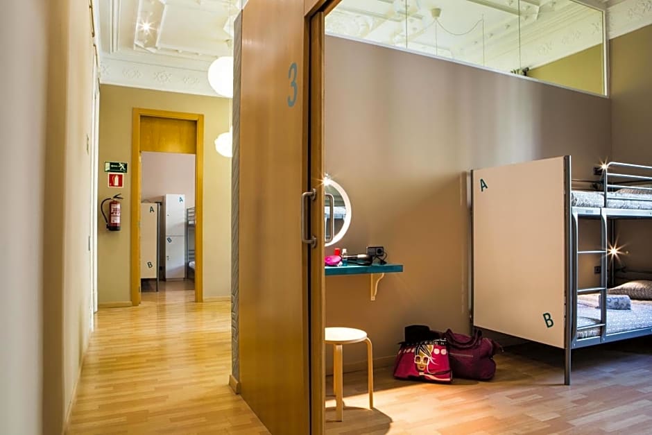 Born Barcelona Hostel