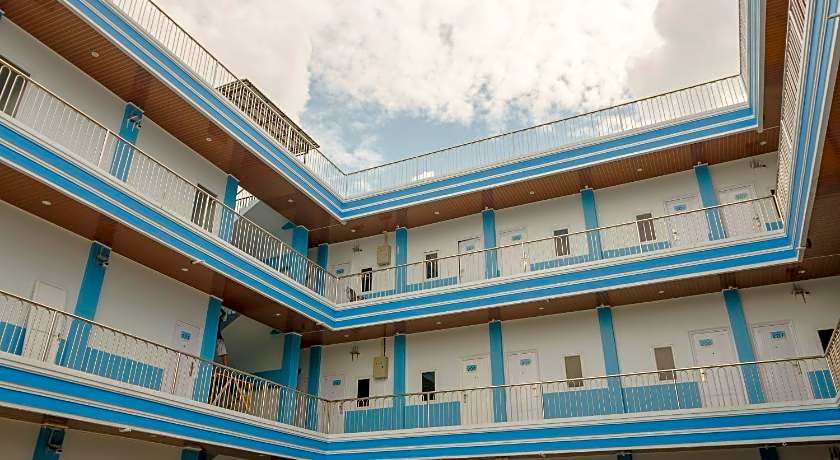 RedDoorz Plus near Palembang Icon Mall 2