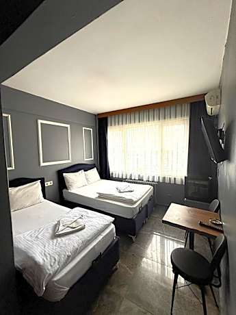 Deluxe Double Room (2 Adults + 1 Child)