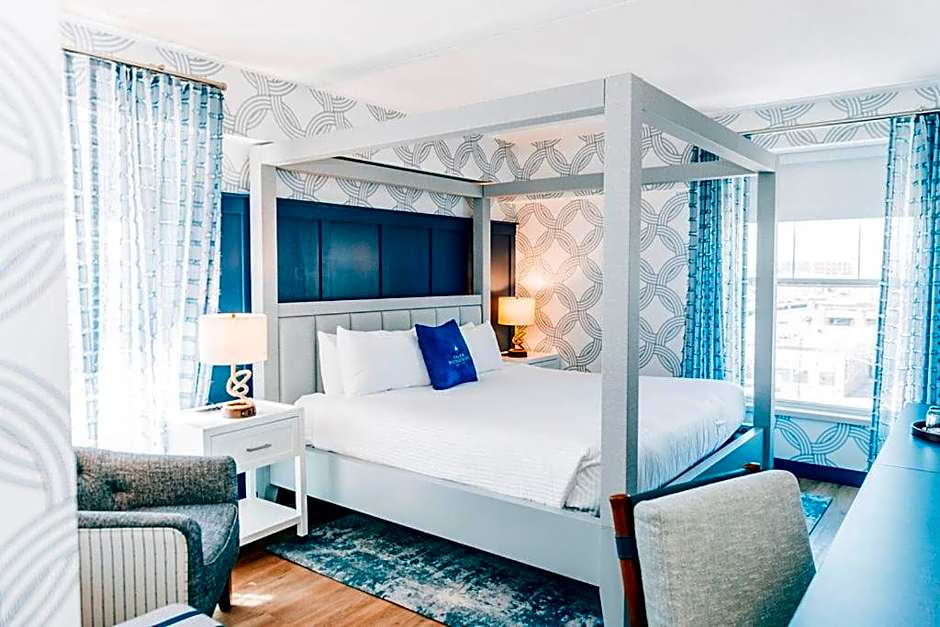 Salem Waterfront Hotel & Suites