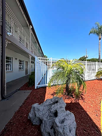 Econo Lodge St. Petersburg Central