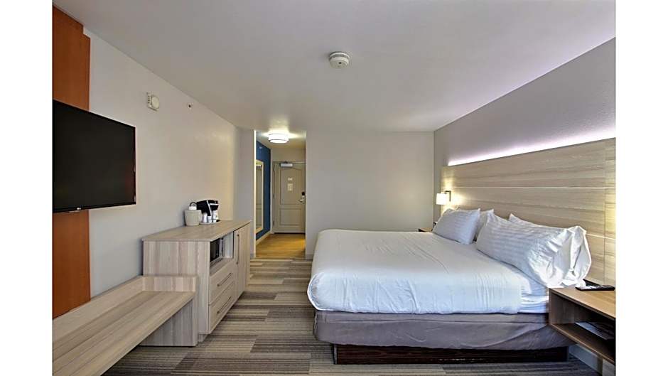 Holiday Inn Express Hotel & Suites Milwaukee Airport By IHG