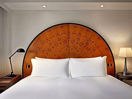 Deluxe King with Kitchenette  