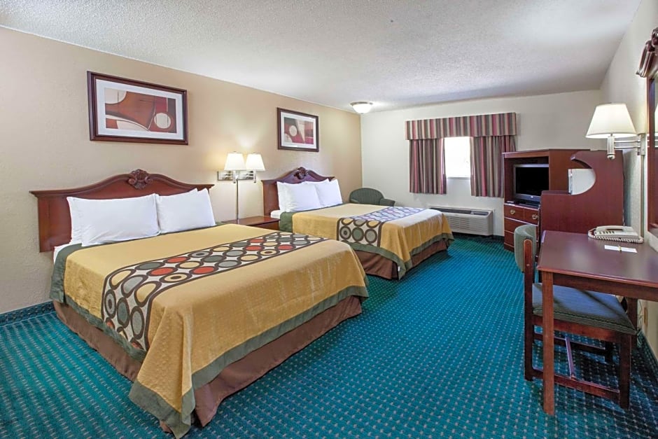 Super 8 by Wyndham Clinton