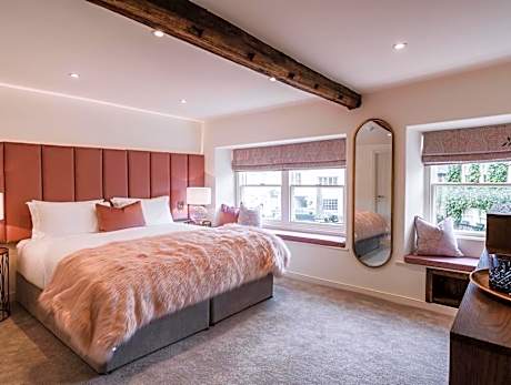 Coffee & Stays at Cartmel Square