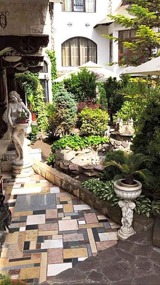 Hunter Prince Castle Hotel