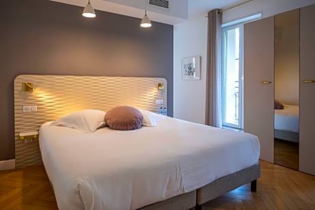 Suite with City View