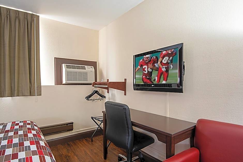 Red Roof Inn Cameron