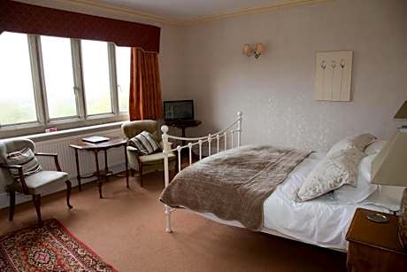 Family Room (2 Adults + 1 Child)