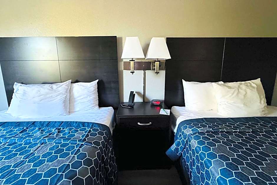 Econo Lodge Inn & Suites