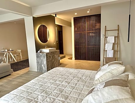 Luxury 2 bedroom Sunset apartment