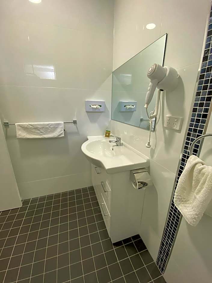 Bucketts Way Motel and Restaurant