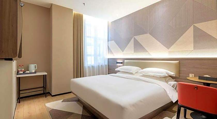 Borrman Hotel Korla Peacock River