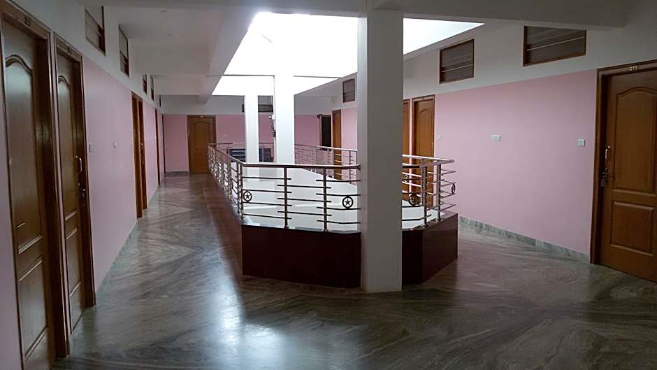 Hotel Saravana Grand