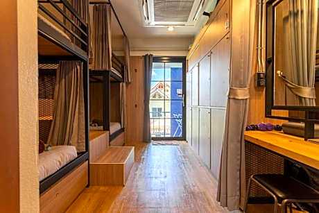 Private Dorm Room for 8 Persons A