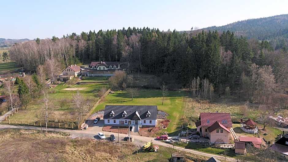 Pokoje Gościnne Art- Dworek