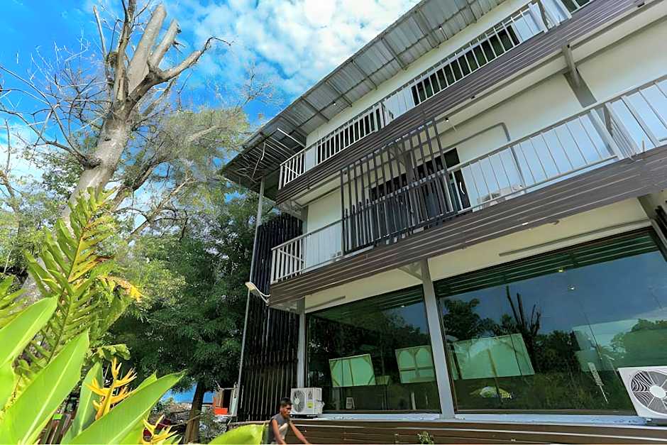 Aplus Deluxe Hotel