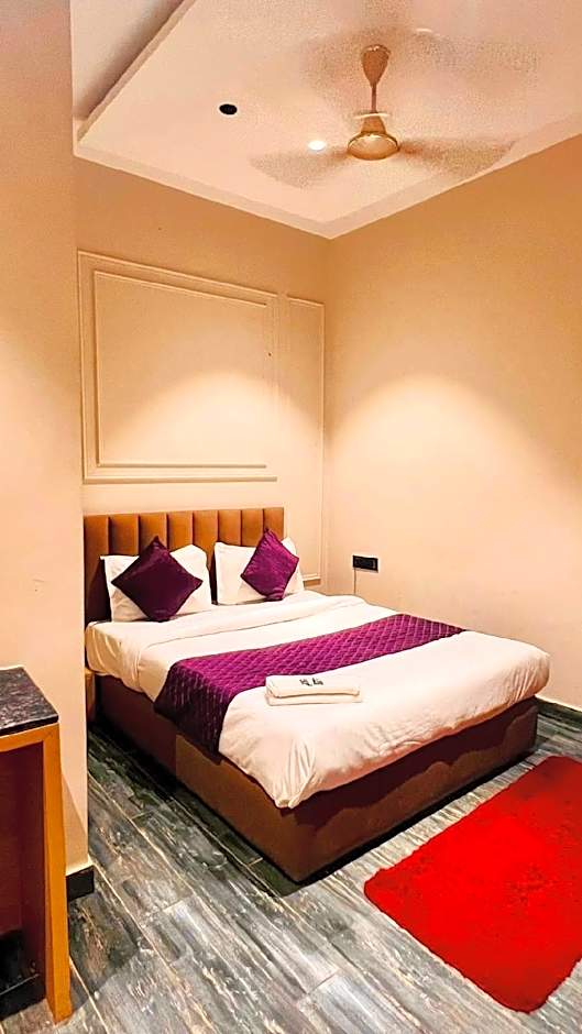 Hotel Brooklyn Suites - Near Golden Temple