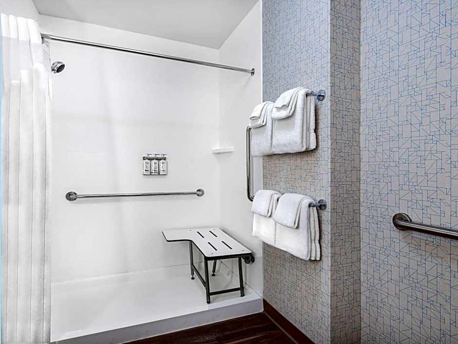 Holiday Inn Express And Suites Ruskin By IHG
