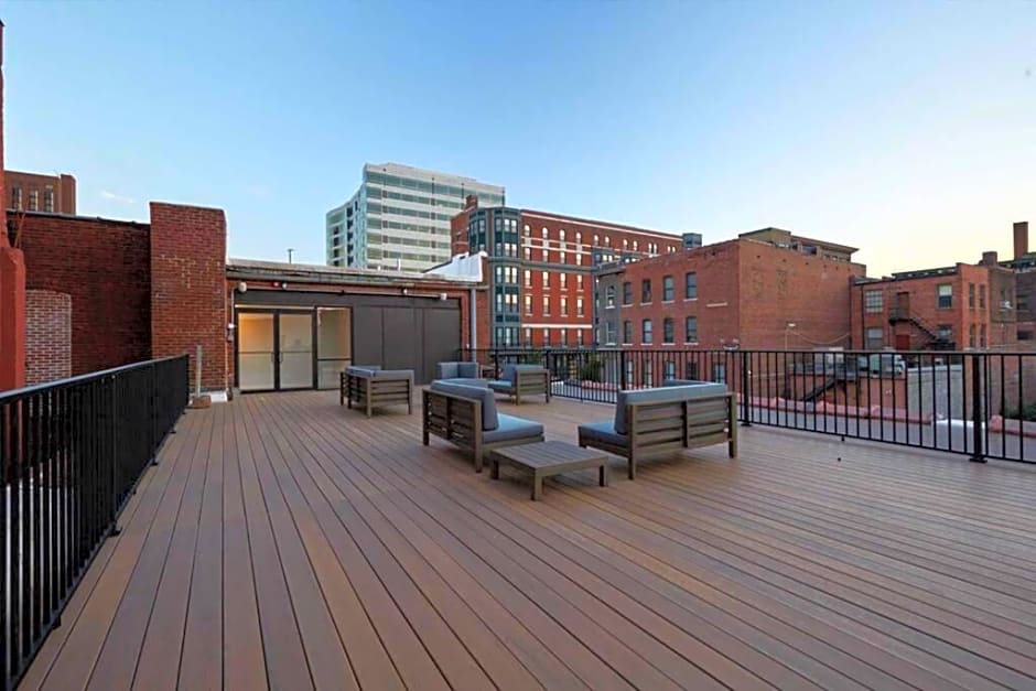 2BR 2BA Loft In Historic Downtown KC