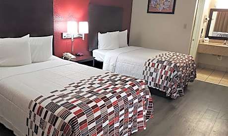 Deluxe 2 Full Beds Non-Smoking