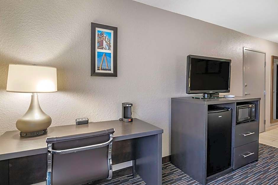 Comfort Inn & Suites Emporia